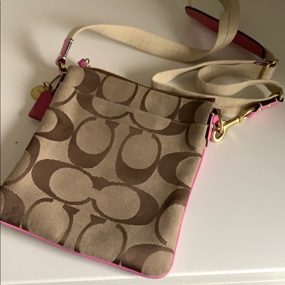 Coach Crossbody Purseđź’• - Picture 3 of 3